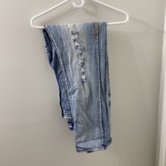 I am selling a pair of mblm jeans. - Picture 2 of 2